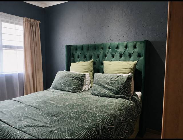 2 BEDROOM APARTMENT FOR SALE IN VANDERBIJLPARK SE 6